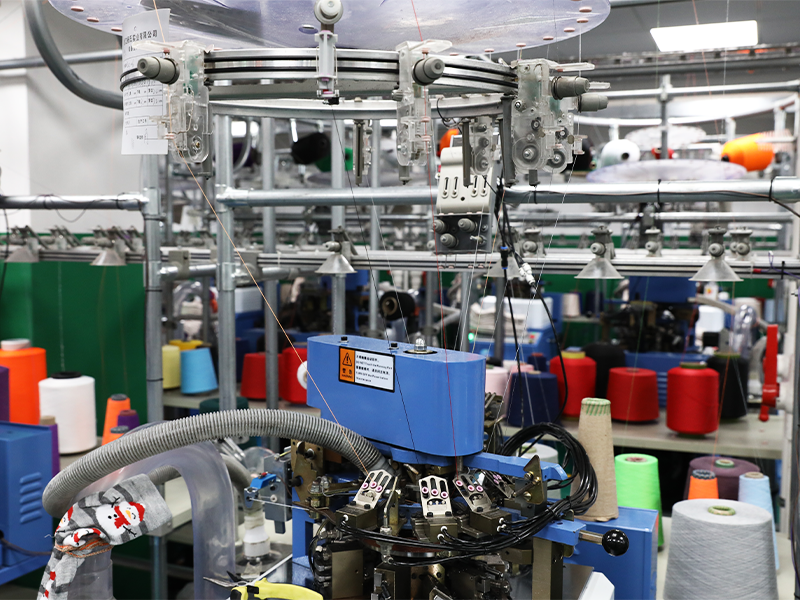 96針-200針常規(guī)開口機針織機車間