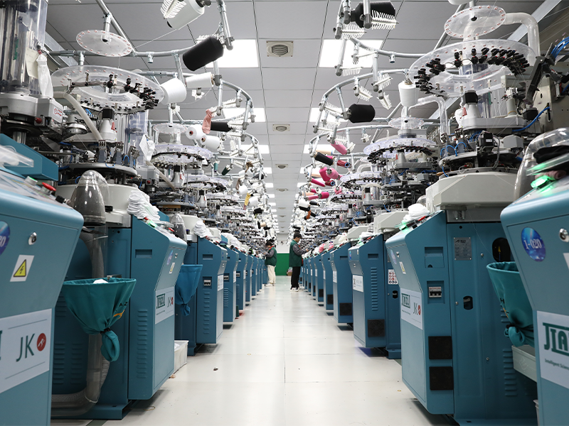 200針自動縫頭翻襪多功能一體機車間